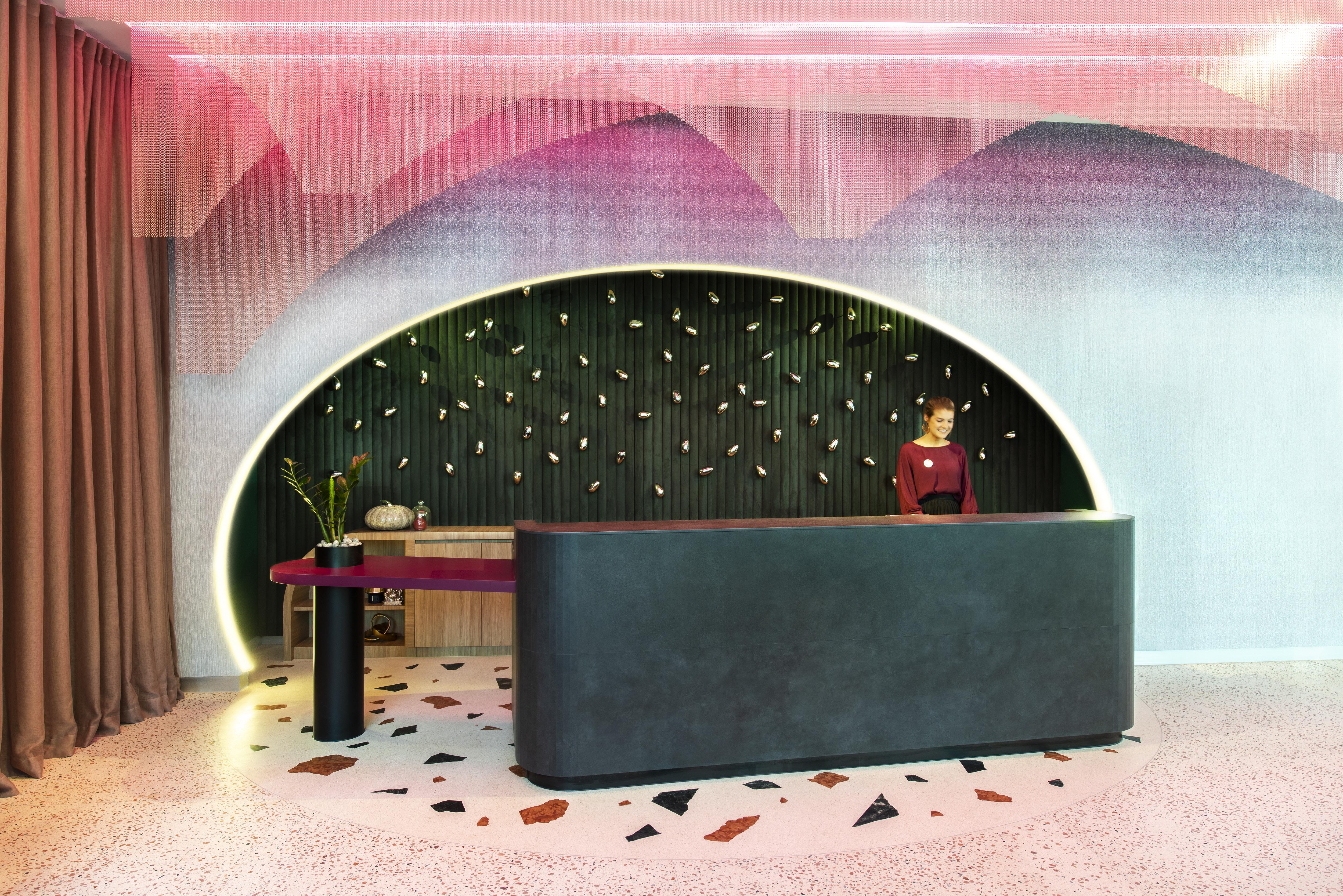 Ovolo The Valley Брисбен Экстерьер фото The reception desk at the hotel