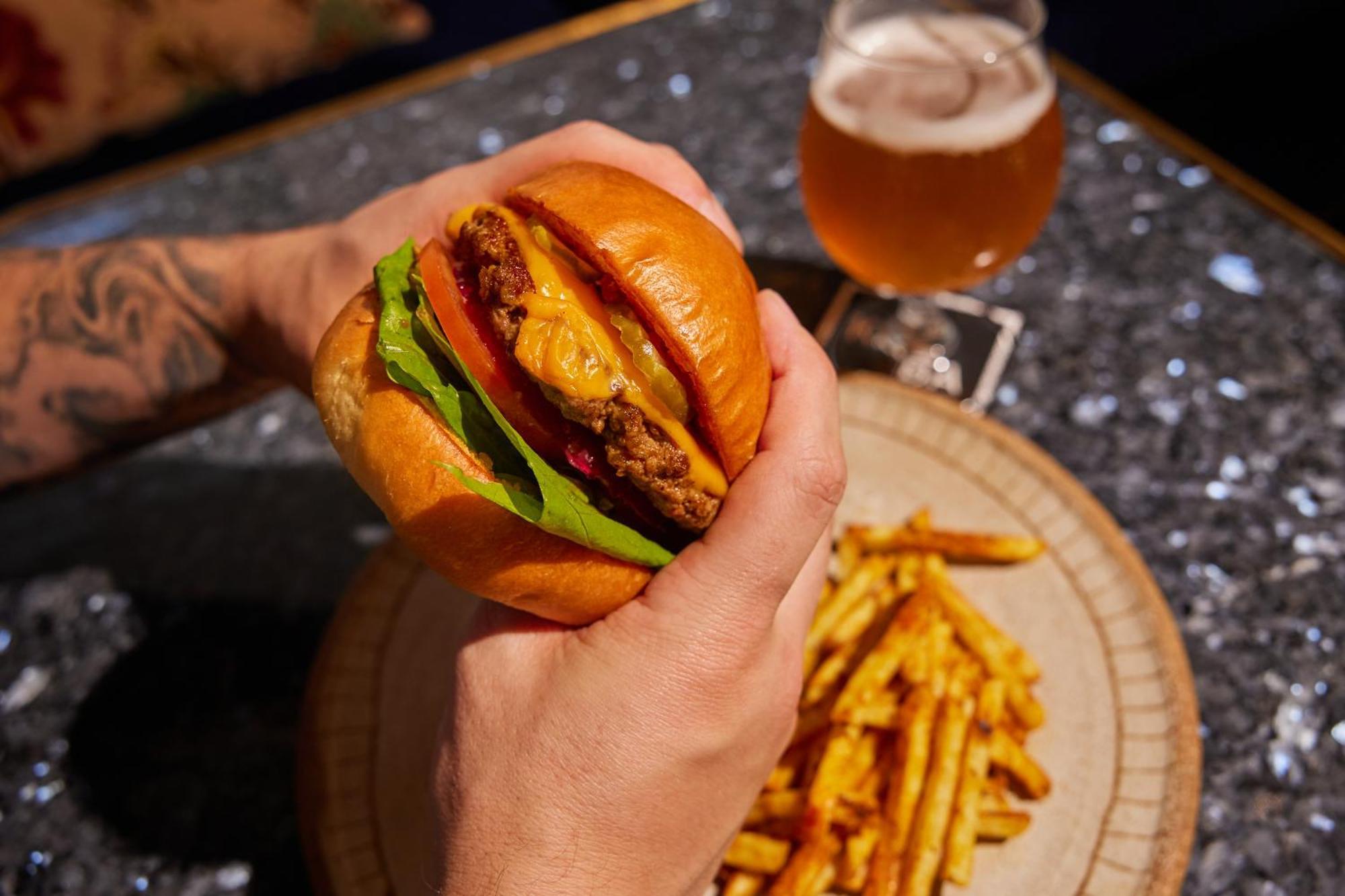 Ovolo The Valley Брисбен Экстерьер фото A cheeseburger with fries