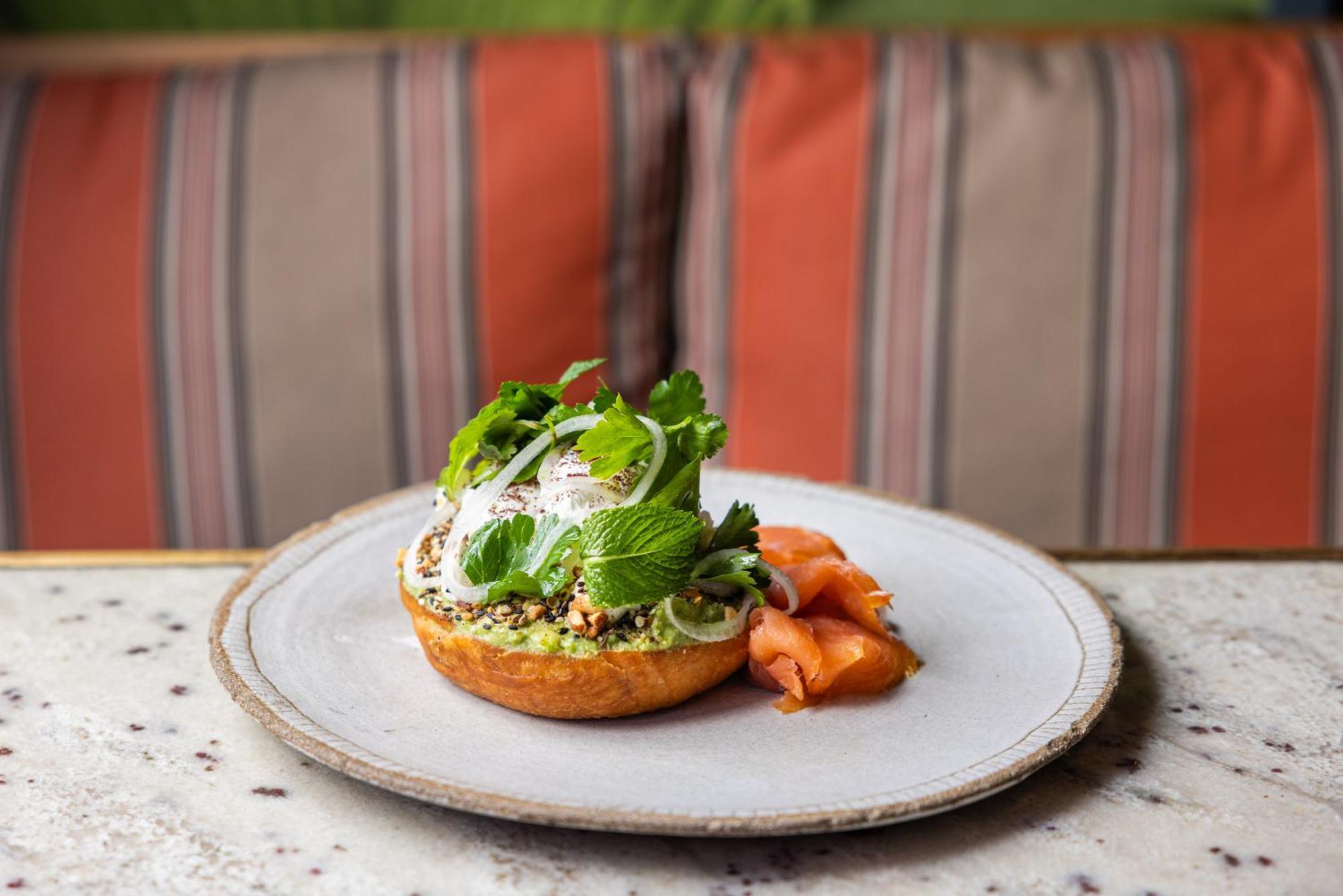 Ovolo The Valley Брисбен Экстерьер фото Avocado and salmon bagel