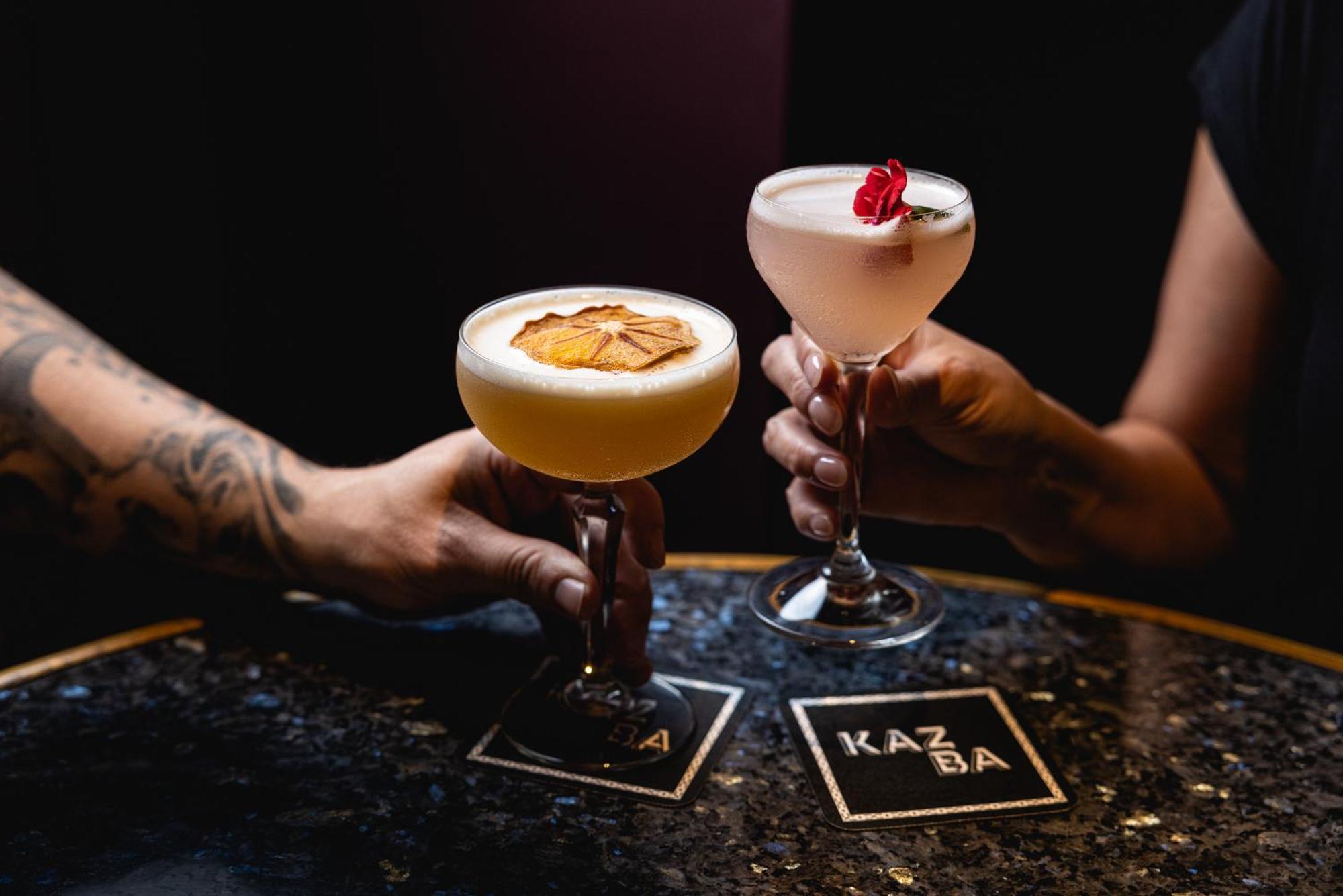 Ovolo The Valley Брисбен Экстерьер фото Two cocktails at KAZEA