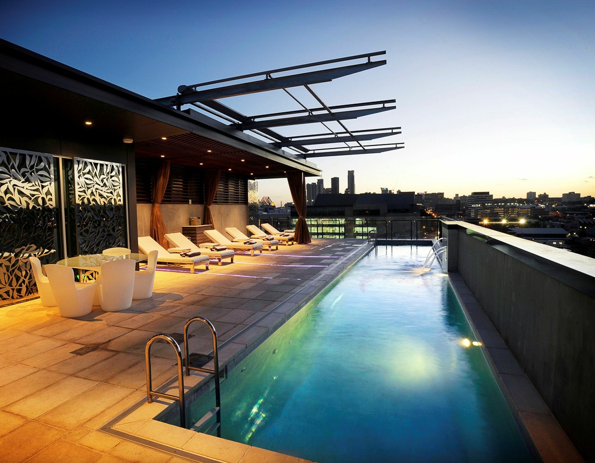 Ovolo The Valley Брисбен Экстерьер фото Rooftop pool at the hotel